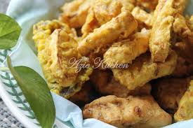 Masukkan gula pasir, kecap manis, garam dan air, aduk rata hingga air mendidih. Tempe Goreng Rangup Yang Sedap Azie Kitchen
