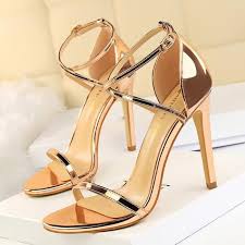 Soyez prêtes à faire la fête jusqu'au bout des pieds et de la nuit avec la collection de chaussures de soirée boohoo ! Femmes Peep Toe Pumps Boucle De Sandales Talons Minces Chaussures De Mariage Chaussures Soiree Or 713411gd Or Cdiscount