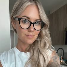 CHICAGO COLORIST/EXTENSIONS/MAKEUP ARTIST (@kylierhew) • Instagram photos  and videos