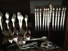 Clean Silver In Your Kitchen Sink With Aluminum Foil And Baking Soda If You Have A Stainless Steel Sink Put A Pl Stainless Steel Sinks Cleaning Aluminum Foil