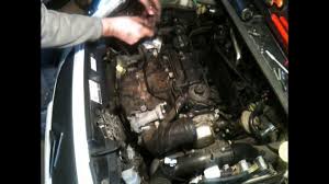 Déposer les 2 vis torx de la boite à air (a et b ). Changement D Injecteurs Moteur 1 4 Hdi Video Dailymotion