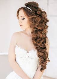 Alttan topuz modeli sevenler için de ideal bir saç topuz modeli. Daginik Topuz Gelin Sac Modelleri Sac 2021 Sac