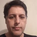 Adrian Esteban, trabaja como Operario De Deposito