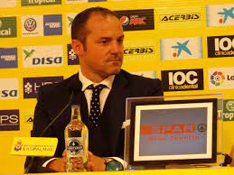 He retired in june 2013 at the age of 37 following the team's relegation. El Deportivo Se Fija En Luis Helguera Como Director Deportivo Udlaspalmas Net