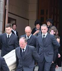 Chaque nouveau disque apporte beaucoup de plaisir et n`a jamais provoqué les désappointements. Obseques De Maurane L Adieu Des Personnalites A La Chanteuse