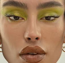 Pin By Emmalynn On M A K E U P In 2021 Artistry Makeup Aesthetic Makeup Eye Makeup