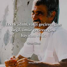 Hayatına yön vermesi sinema ile başlar. Erkek Adam Vakit Gecirecegine Degil Omur Gecirecegine Hayatini Verir Yilmaz Guney Kaynak Instagram Kitapklubu Ozlu Sozler Alinti Sozler Deyisler