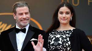 The latest tweets from @travoltableu John Travolta Tochter Ella Ergattert Erste Hauptrolle In Marchenverfilmung Gala De