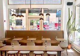 Banquette seating has gained popularity over the past several years, as homes have become more casual. I6m0 A0nxqzd M