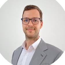 I had the pleasure of interviewing Lee Betts, founder and managing director  of Growth Yard. In this episode, I sat down with Lee to discuss the  evolution of his marketing agency and