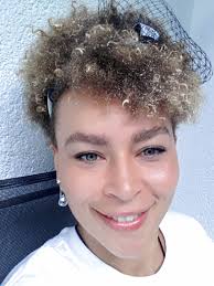 Evelyn Clemons's Instagram, Twitter & Facebook