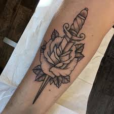 Linework Traditional Rose And Dagger Done By Alex At Devils Ink Silkeborg Dk Traditional Rose Tattoos Rose And Dagger Rose And Dagger Tattoo