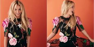 Pakai Kostum Bunga Bunga Britney Spears Tampak Makin Awet Muda Kapanlagi Com