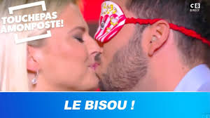 Kelly vedovelli deviendra alors mannequin très rapidement et elle sera contactée par aurore castaldi (femme de benjamin castaldi) pour le tournage d'une publicité pour la marque gifi en compagnie de. Maxime Gueny Et Kelly Vedovelli Enfin Le Bisou Youtube