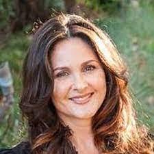 Elena Peck's Instagram, Twitter & Facebook