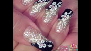 La pintura en estampados de leopardo en flores recubiertos con blancos y negros en sus uñas de los pies. Unas Decoradas Con Flores 3d Youtube