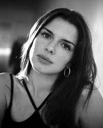 줄리아 폭스 - 나무위키