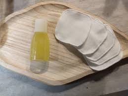 Demaquillant Naturel En 2 Min Huile D Amande Douce Huile De Ricin Et Hydrolat De Bleuet Bioyana Huile Amande Douce Demaquillant Naturel Huile D Amande