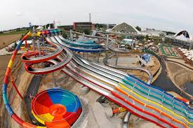 Einfach Irre Die 15 Verrucktesten Wasserrutschen Der Welt Wasserrutsche Reisen Therme