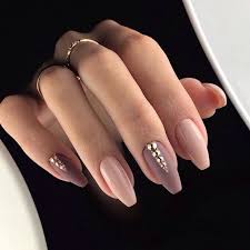 Nackte Nagel Sehen Immer Schick Aus Tipps Und Ideen Zum Kopieren Make Uq Aus Ideen Immer Kopieren Nagelform Ballerina Gelnagel Nude Haare Und Nagel