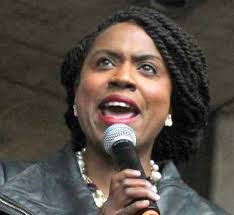 Danielle Pinson's Instagram, Twitter & Facebook