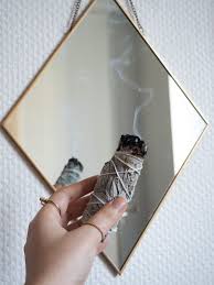 Le Rituel De La Sauge Fumigation Jwithpassion Rituels Rituel Sauge