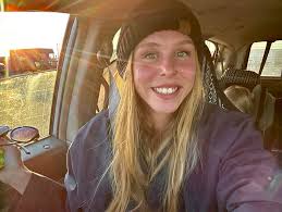 Cake loves a good kiss scene. #FionnaAndCake #AdventureTime