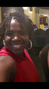 Bonnie Howard (@queenbrzz)