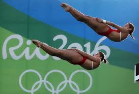 Primato personale e successo tricolore nei 100 femminili per anna bongiorni (carabinieri) con il personale di 11.27, mentre nei 100 ostacoli vittoria per luminosa bogliolo (fiamme oro) in 12.90. Tuffi Oliveira Porta Il Ragazzo In Camera E Caccia La Collega