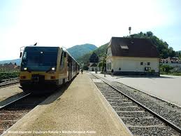 3045 m² (a) 500 m² b) 250 m² c) 380 m² d) 1625 m² e) 270 m²) a) 7. Donauuferbahn Wachaubahn Eisenbahn Oberosterreich Niederosterreich Tourismus Verkehr Mobilitat Michael Populorum Deef