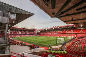 Une actrice porno déplore avoir été interdite de stade par Nottingham  Forest - Angleterre - Nottingham Forest - SO FOOT.com