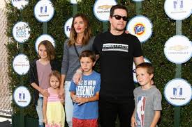 Mark wahlberg knows he's raised a few eyebrows with his upcoming a&e show wahlburgers. Family Entourage Mark Wahlberg Wife Kids Entertainment Films And Music Emirates24 7