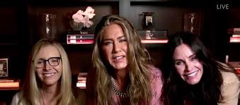 On sait juste que ce sera diffusé sur hbo max aux usa et en france, aucune annonce de. Friends La Video Des Retrouvailles Entre Jennifer Aniston Lisa Kudrow Et Courteney Cox Qui Va Plaire Aux Fans Cineseries