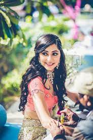 Find The Perfect Bridal Hairstyle Based On Your Face Shape Wedmegood Indian Bridal Hairstyles Indian Wedding Hairstyles Open Hairstyles