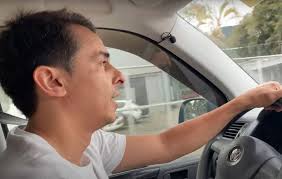 Karolo, el popular acompañante de las estrellas que entre...