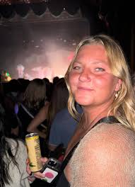 Seeking roommate or place to move in Los Angeles