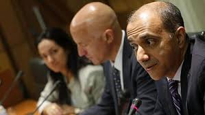 El Fondo Monetario Internacional recomienda a España abaratar el despido y  bajar los salarios