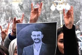 Fırat yılmaz çakıroğlu, karşıt görüşlü öğrenciler ile girdiği tartışma sonucu bıçaklı saldırıya uğrayarak hayatını kaybeden ülkücü ege üniversitesi öğrencisi. Kahraman Ilan Edilen Firat Yilmaz Cakiroglu Nun Olumunun Ardinda Ne Var Evrensel