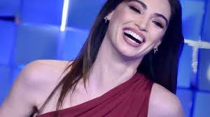 Lorella boccia, ex allieva di ''amici'', qualche anno fa si mostrava al pubblico in tutta la sua bellezza e bravura sul palcoscenico del format televisivo. Jtmen6lretwcym