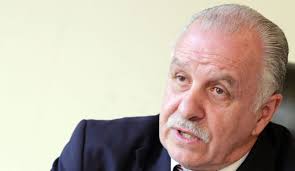 Vivió en barranquilla durante varios años. Rug9vqx7kygopm