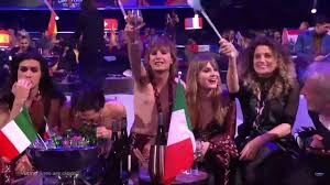 Italy's eurovision winner denies snorting cocaine during live show. Eurovision 2021 Drug Scene Damiano Maneskin Italy Winner Konsumiert Er Live Youtube