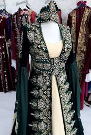 Kiralik Kadife Yesil Bindalli Moda Kiyafetler Ortacag Elbisesi Moda Stilleri