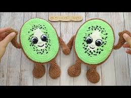 игрушки амигуруми крючком вязание игрушек крючком для начинающих схемы с подробным описанием Master Klass Po Vyazaniyu Igrushek Amigurumi Kryuchkom Plyushevyj Kivi Shema Vyazaniya Igrushek Dlya Nachinayushih Opisanie Vyazan V 2020 G Vyazanye Igrushki Amigurumi Vyazanie Igrushek