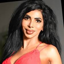 Amanda Stamp's Instagram, Twitter & Facebook