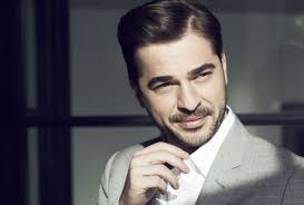 турецкий актер мехмет акиф алакурт и его жена фото Engin Altan Tureckij Akter