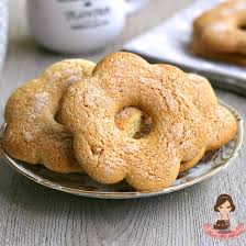 Preparate la pasta frolla, che sarà la base delle vostre ciambelline sarde. Gallette Sarde Gallettas Biscotti Inzupposi Tutto Fa Brodo In Cucina