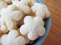 Resepi biskut bangkit asli yang saya kongsikan pasti sedap, sebab keasliannya dan yang kedua, sebab yang asli memang biasanya tiada tambah dengan cheese dan sebagainya yang buat kita cepat muak. Resepi Panas Kuih Bangkit Santan Bahan Bahan Facebook