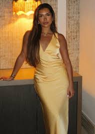 Azra Mian - Free pics, galleries & more at Babepedia