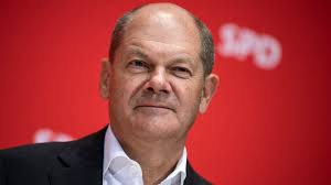 Despite the pain of this crisis, she gave mr scholz a chance to show himself in his element: Mann Der Mitte Hilft Olaf Scholz Der Spd Swr2