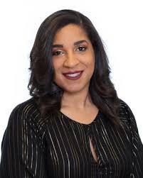 Laura Captain's Instagram, Twitter & Facebook